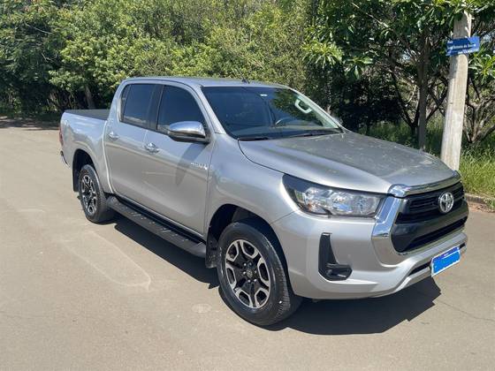 TOYOTA HILUX 2.8 D-4D TURBO DIESEL CD SRV 4X4 AUTOMÁTICO